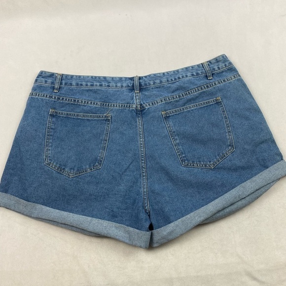 NWOT SHEIN embroidered jean shorts - Picture 5 of 12